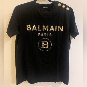 selling a large Balmain t-shirt. As new. Unisex.